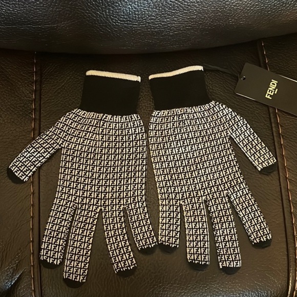 Fendi unisex FF zucca all over monogram wool gloves NEW - Picture 7 of 7